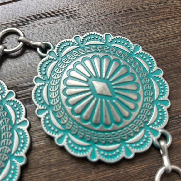 Catchfly Chain Silver tone/turquoise conchos, embossed floral - Picture 2 of 8